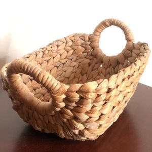 Woven wicker basket